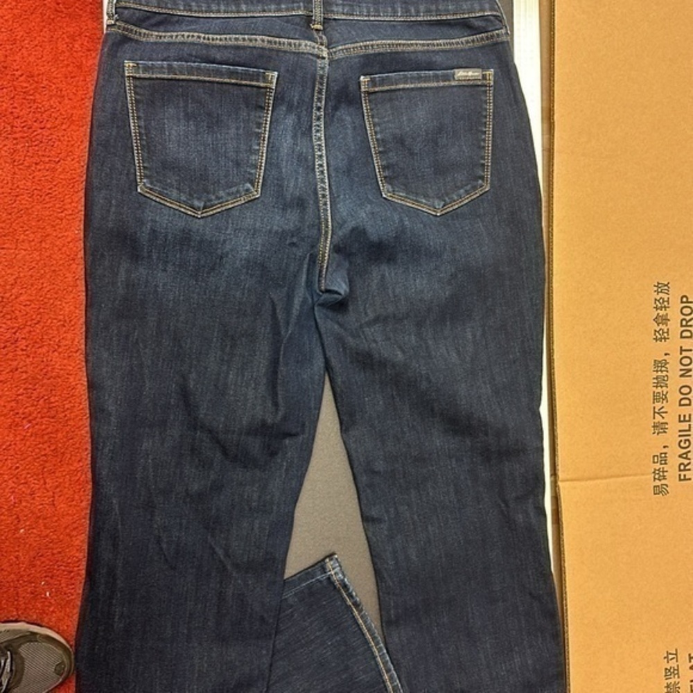 473.   Women’s Eddie Bauer dark Wash slightly, curvy, slim straight leg size 10